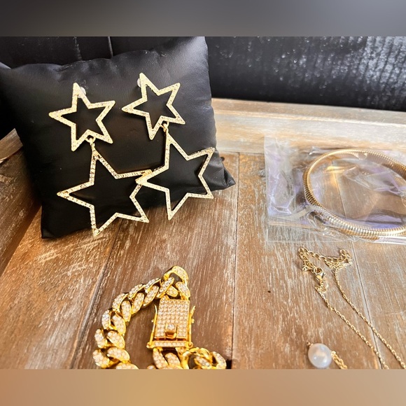 Gold Tone Jewelry Lot - Picture 4 of 4